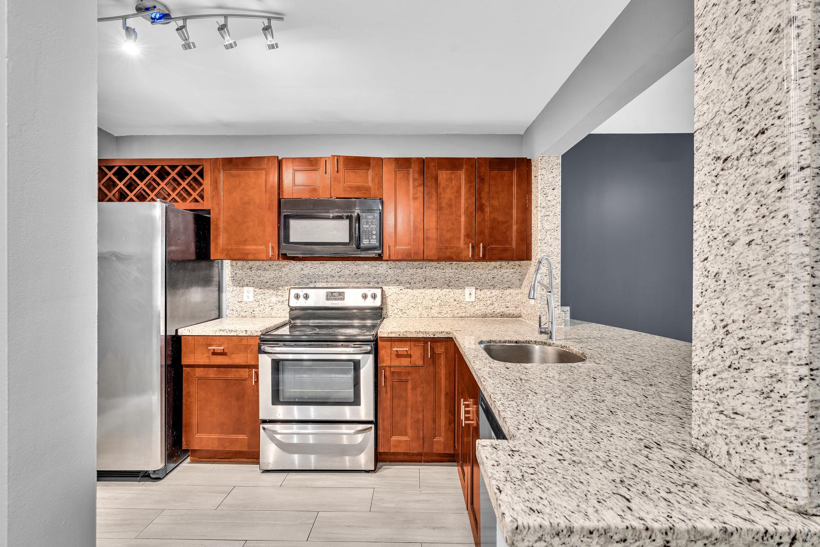 109 Lake Emerald Dr #108