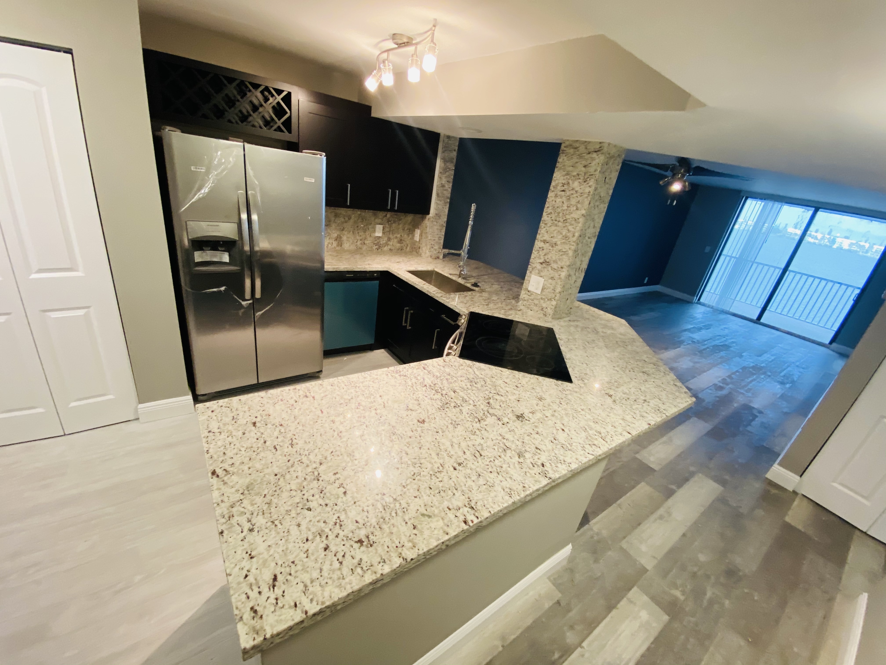 117 Lake Emerald Dr #209